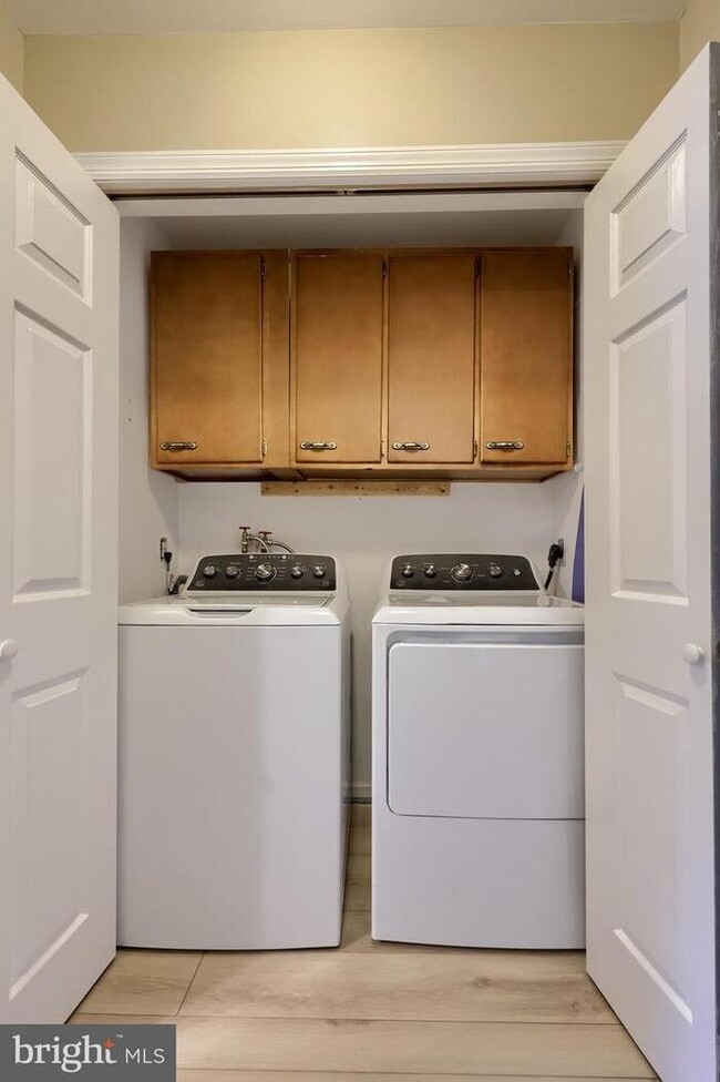 Building Photo - Lovely Elizabethtown Cape offers 3 bedroom...