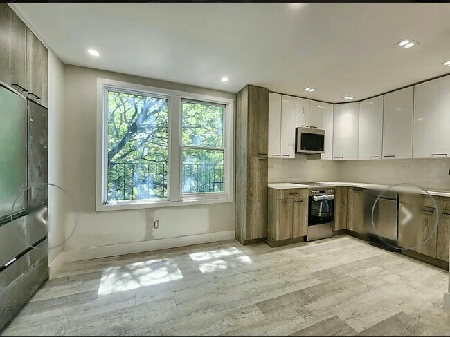 Primary Photo - 739 6th Ave