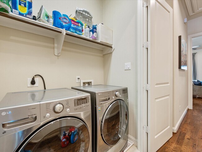 Building Photo - 249 E 27th St