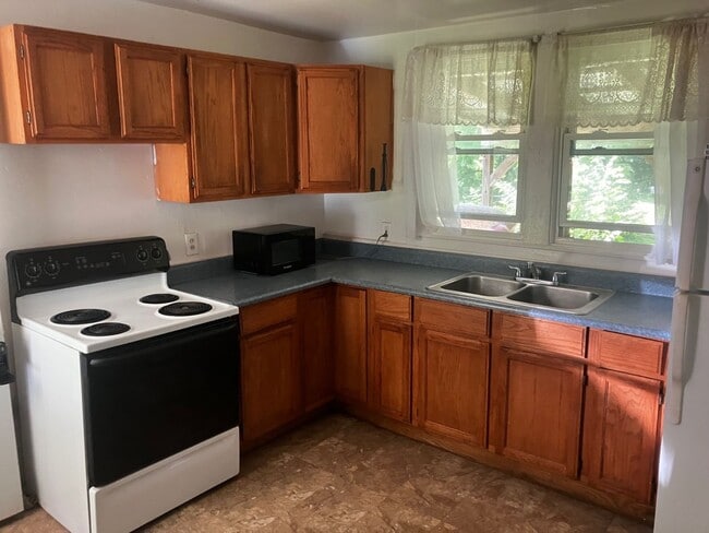 Primary Photo - Quiet 1 Bedroom Country Cottage in Rural S...