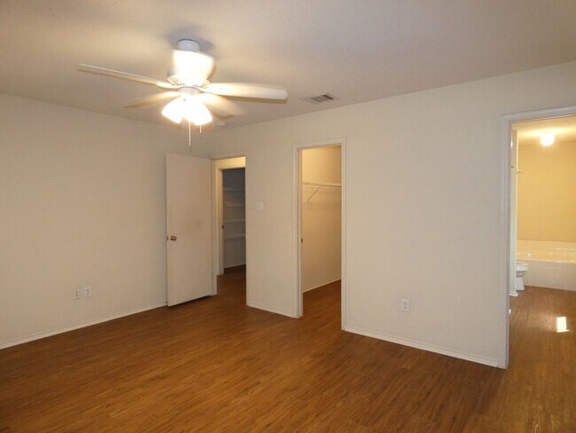 Building Photo - 10325 Bear Hollow Dr