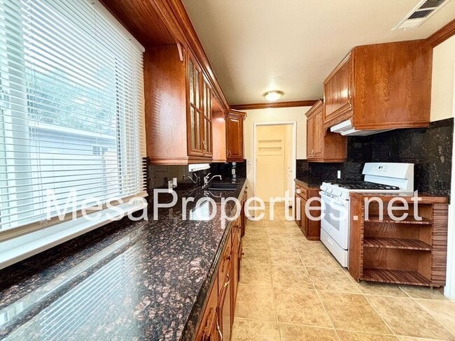 Building Photo - 17571 Deodar Ave