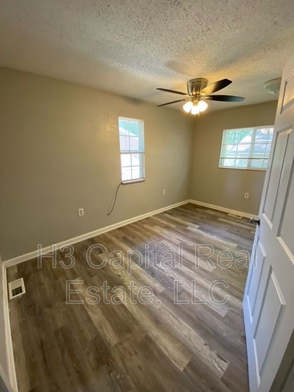 Building Photo - 4900 Maryville Rd