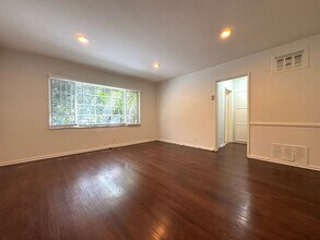 Building Photo - 1 Bed 1 Bath in Hollywood Heights with Par...