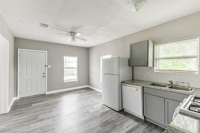 Building Photo - 9839 Racine St