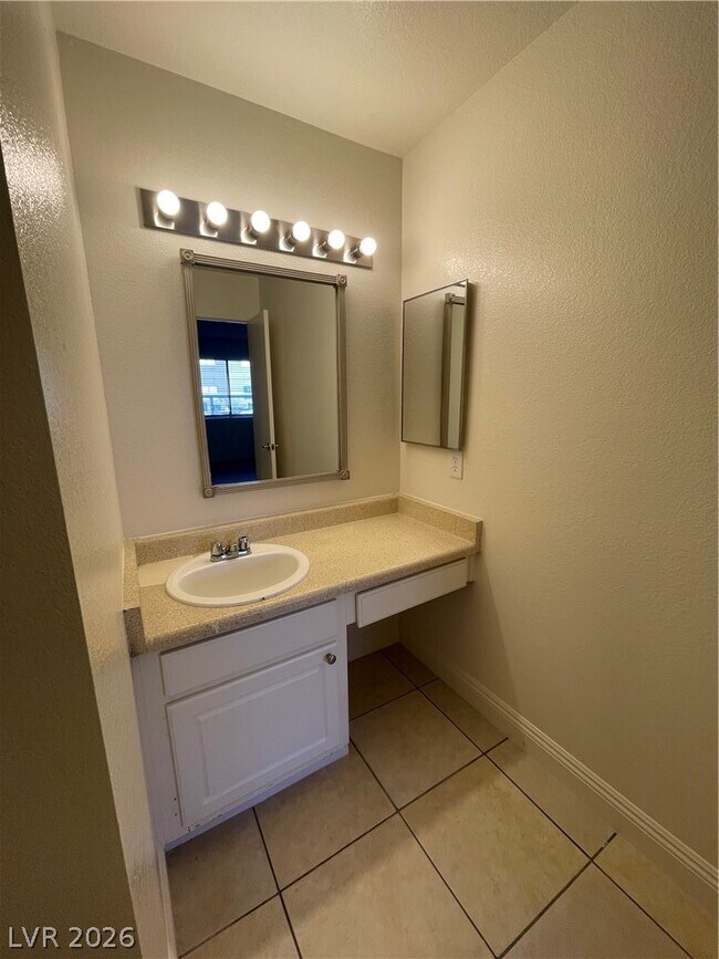 Building Photo - 3151 N Soaring Gulls Dr