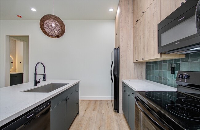 Building Photo - 4603 Edison St