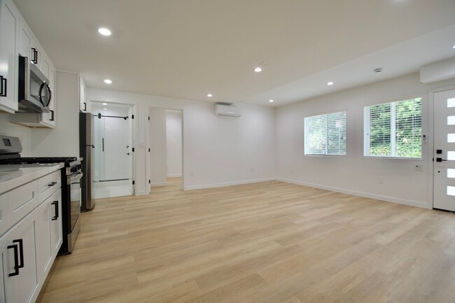 Building Photo - 1507 Silver Lake Blvd