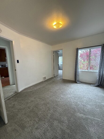 Building Photo - 360 Chester Ave