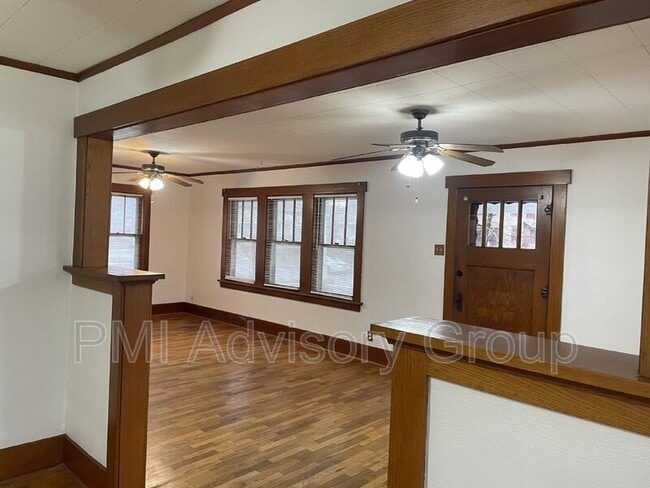Building Photo - 1267 SW Plass Ave