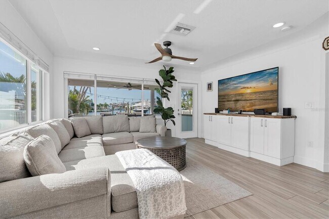 Building Photo - 341 Boca Ciega Dr