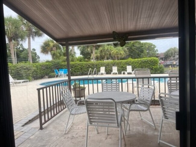 Building Photo - GREAT PRICE!  2BR/1.5 BATH - 2 month minimum rental