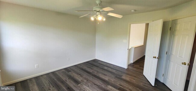 Building Photo - 45512 Lakemont Square