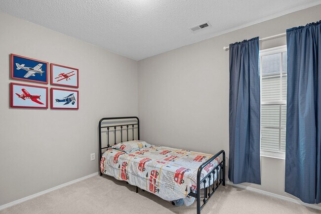Building Photo - Fantastic 4 Bedroom, 3 Bath home near Brier Creek & RDU, Fenced-in Yard, Bonus Room, Pet Friendly!
