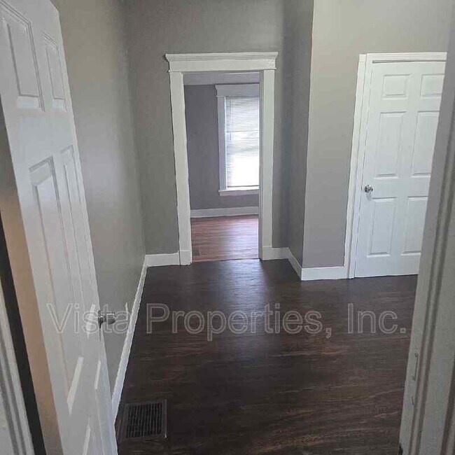Building Photo - 835 S 38th St