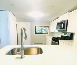 Building Photo - 126 Leyden St