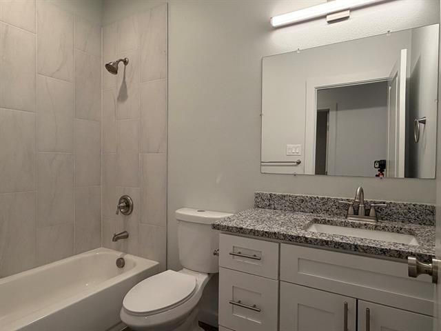 Building Photo - 405 N Andrews Ave