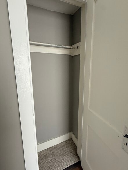 Building Photo - 225 E 31st St