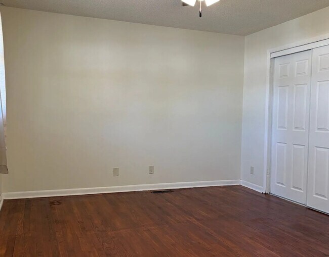 Building Photo - 4300 Eastridge Dr