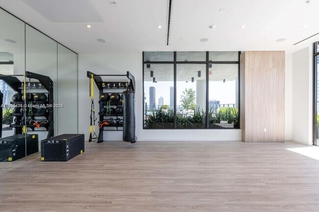 Building Photo - 23 NE 17th Ter