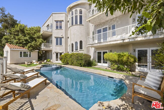 Building Photo - 1939 Stradella Rd