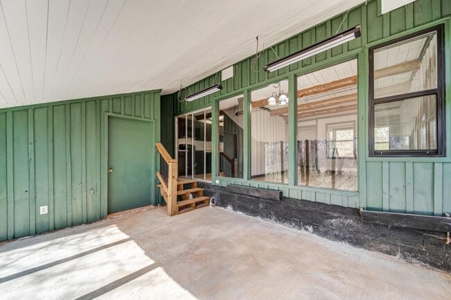 Building Photo - 42 Arminda St