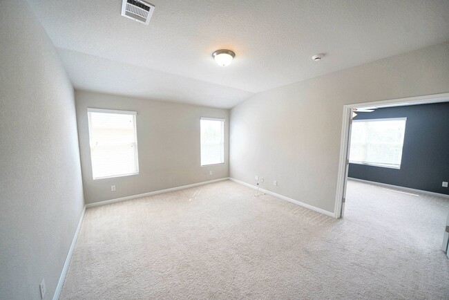 Building Photo - Beautiful Rental in Converse! Realtor Comm...