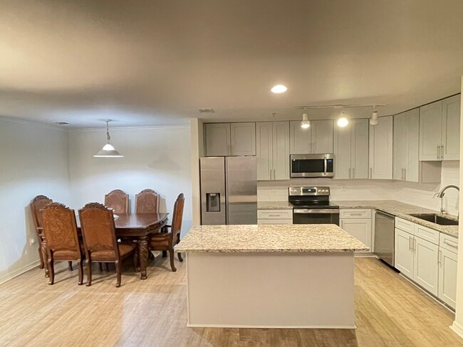 Building Photo - 3591 Kernan Blvd S