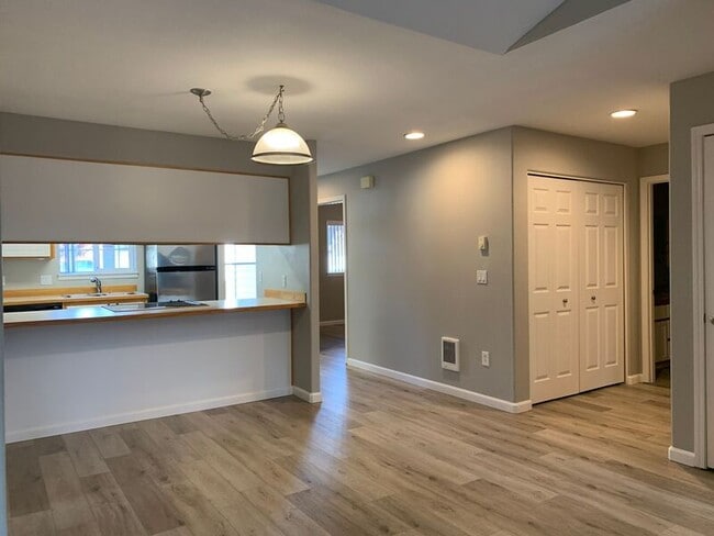 Building Photo - 13631 SE Oatfield Rd