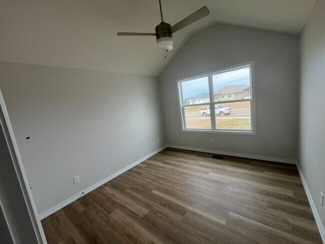 Building Photo - Beautiful, brand-new, 3-bedroom, 2-bath home in Nixa with a 3-car garage.