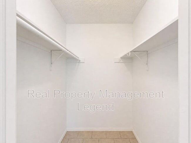 Building Photo - 112 Oak Hill Dr