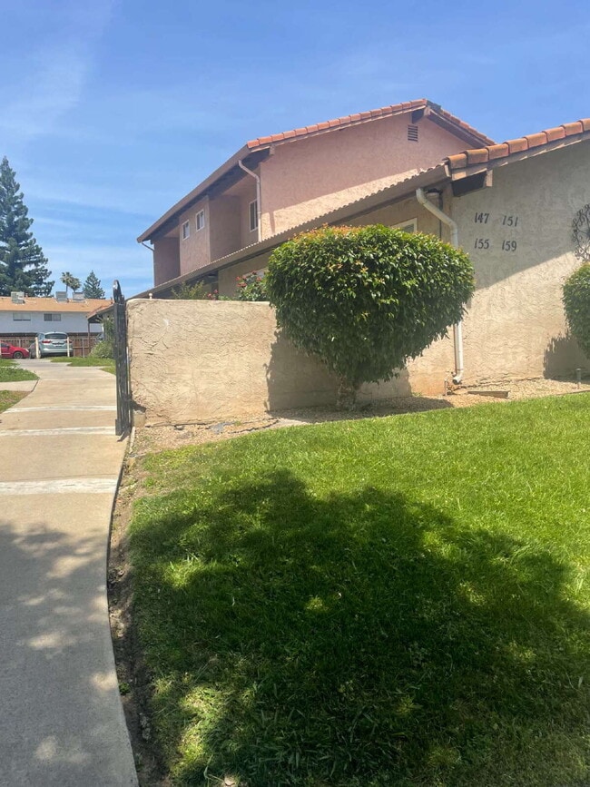 Building Photo - Cozy 2 Bedroom Apartment in N Merced