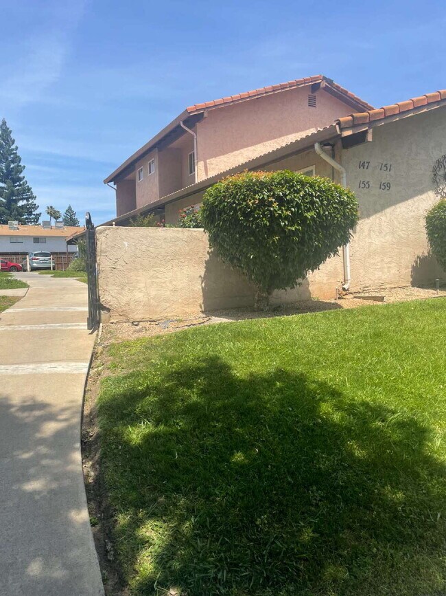 Building Photo - Move in Special! "$200 of 1st months rent"  Cozy 2 Bedroom Apartment in N Merced