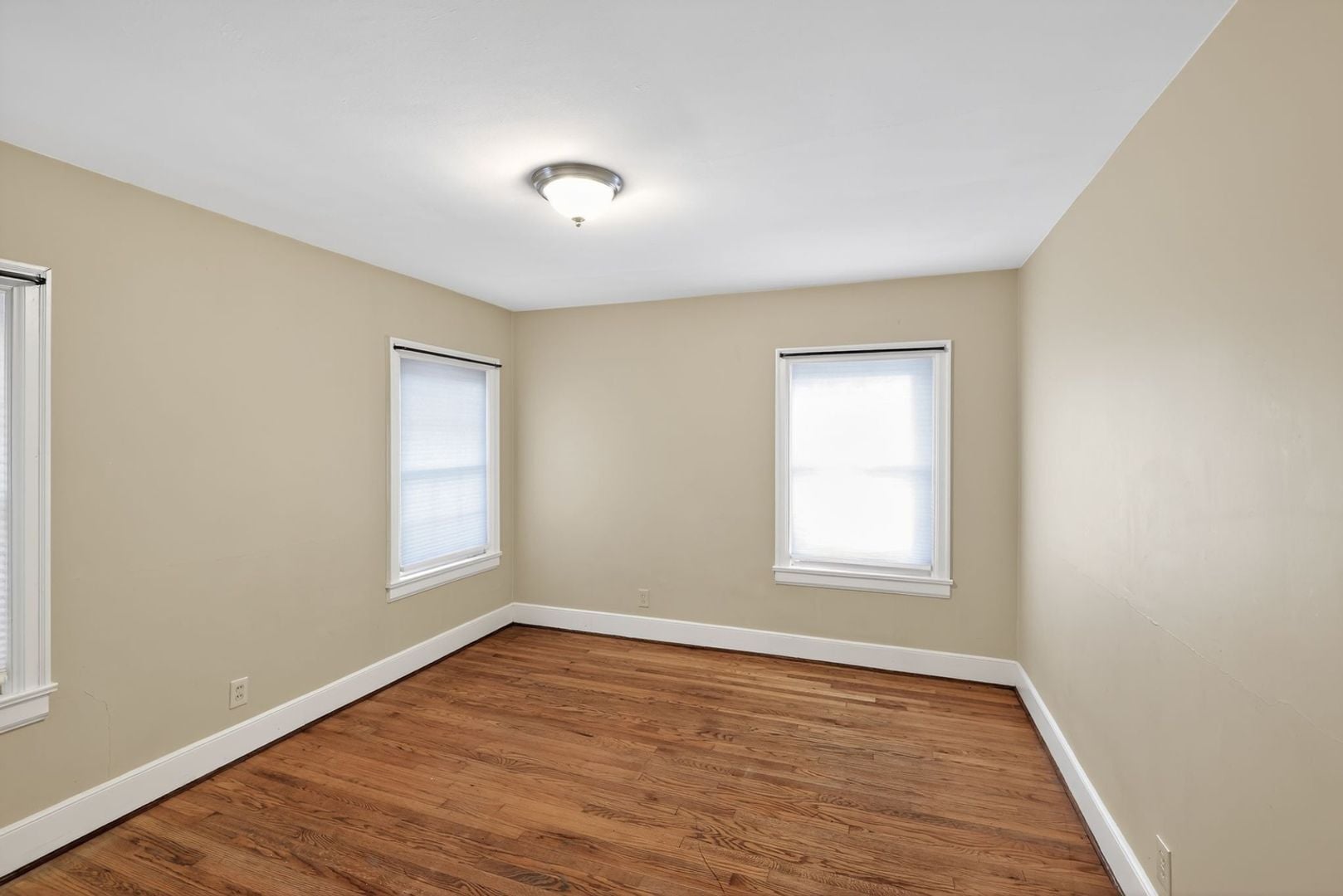 Building Photo - 1106 Elwell Ave