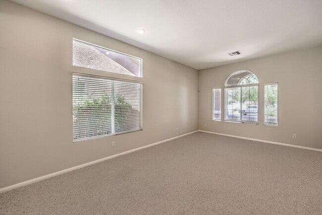 Building Photo - single story / 3 car garage / 3 bedrooms / 3 baths