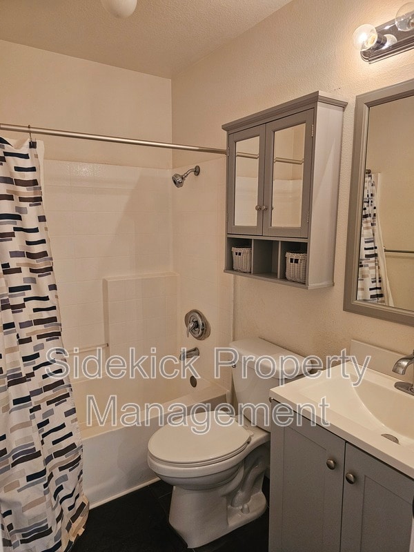 Building Photo - 1054 Fox Ct