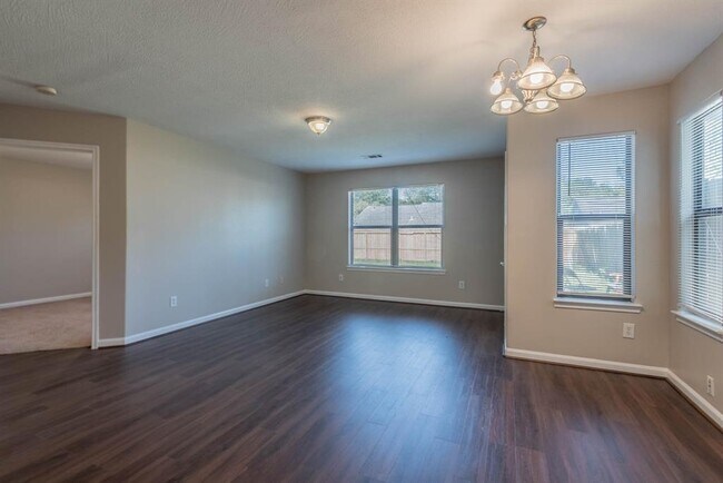 Building Photo - 10233 Azalea Village Dr