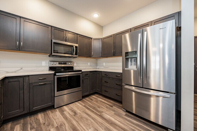 Building Photo - Spacious Townhome In The Kingston Neighborhood