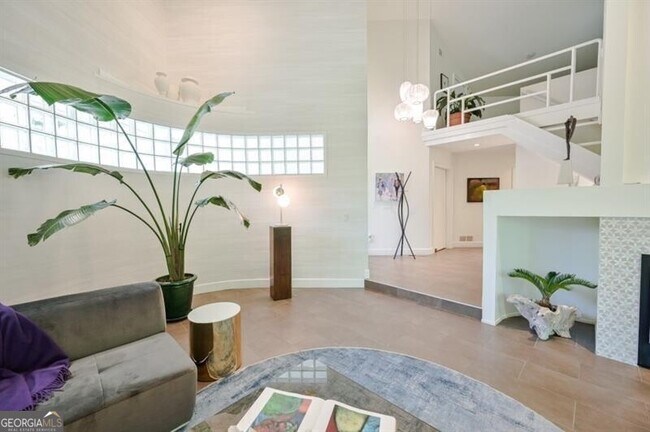 Building Photo - 625 Idlewood Dr NW