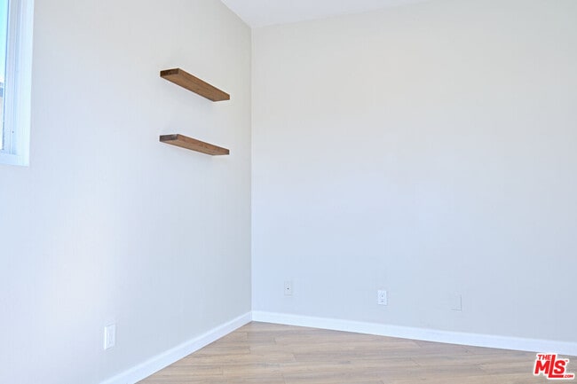 Building Photo - 842 11th St