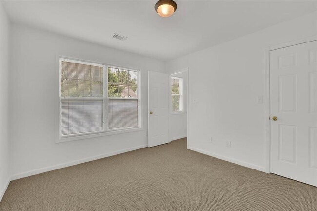 Building Photo - 3335 Briaroak Dr