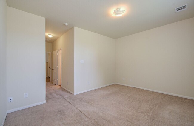 Building Photo - Open Layout & Large Backyard in Houston’s Evergreen Villas – 3 Beds, 2½ Baths