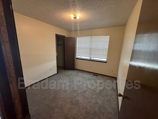 Building Photo - 8506 E 56th St