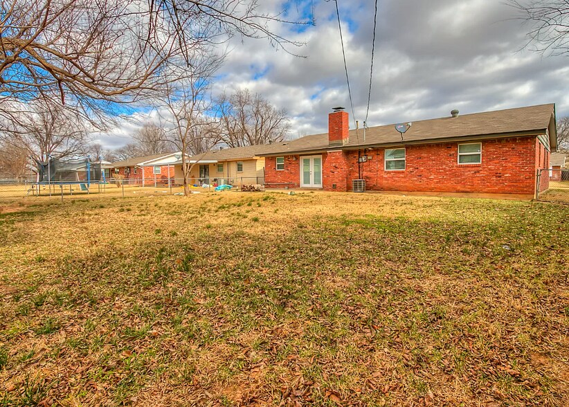 Building Photo - 332 Collier Dr