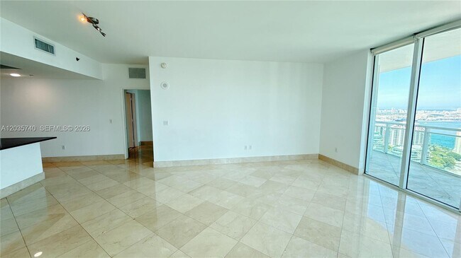 Building Photo - 950 Brickell Bay Dr