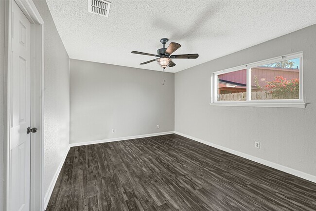 Building Photo - 1803 Flamingo Dr