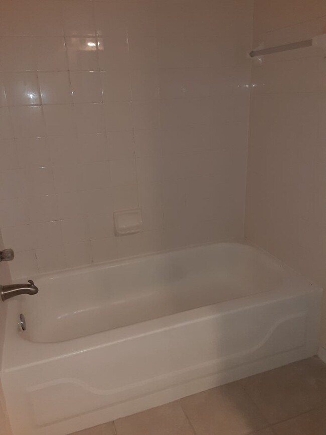 Building Photo - Annual unfurnished 2/2 condo in luxury development near Legacy Trail and Siesta Key.