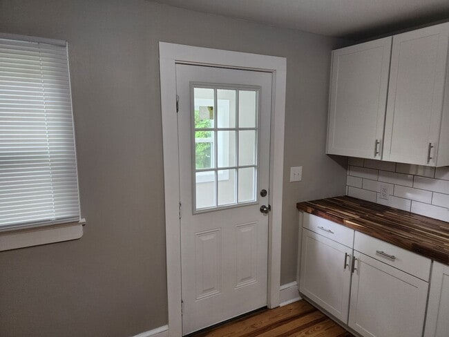 Building Photo - Updated 2 Bed, 1 Bath Home Near Downtown Mount Airy