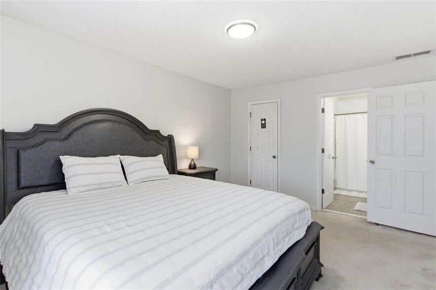 Building Photo - 1512 Stoneleigh Way