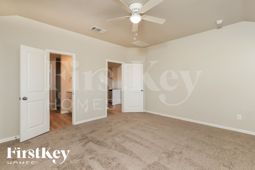 Building Photo - 9984 Sarrebourg St